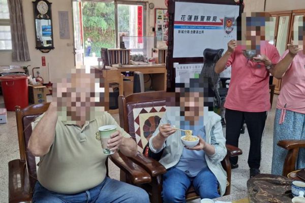 【颱風前夕車輛拋錨受困合歡山 新城警暖心協助平安下山】缩略图