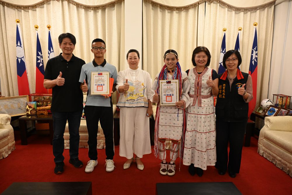 【逆風飛翔 築夢前行 花蓮學子綻放生命光芒 縣長徐榛蔚接見2026年總統教育獎獲獎學生】缩略图